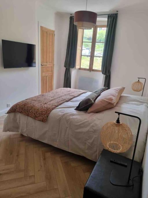 Appartement Au Coeur De La Ville 科尔特 外观 照片