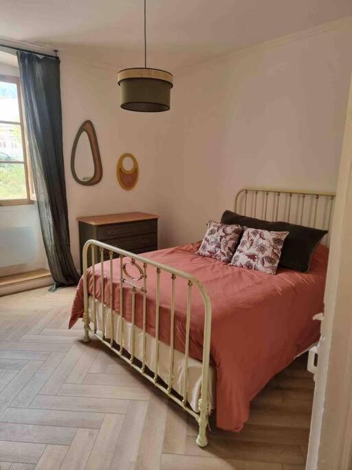 Appartement Au Coeur De La Ville 科尔特 外观 照片