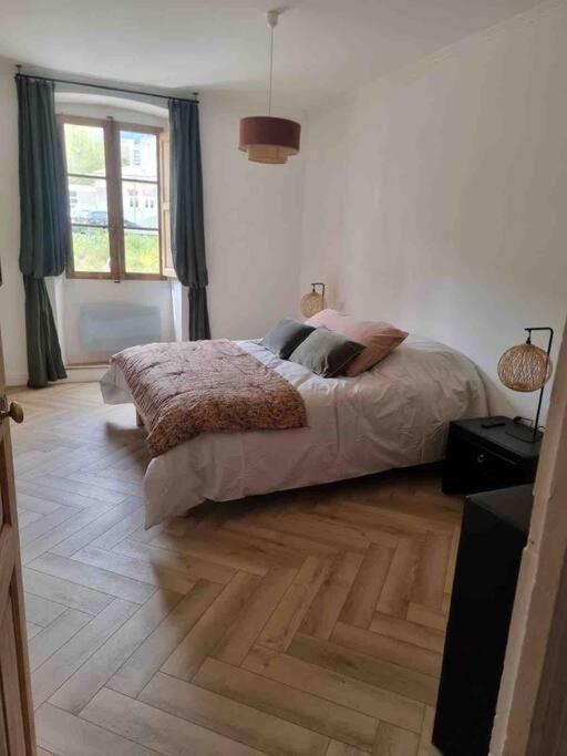 Appartement Au Coeur De La Ville 科尔特 外观 照片